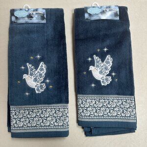 St. Nicholas Square Christmas hand towels - NWT